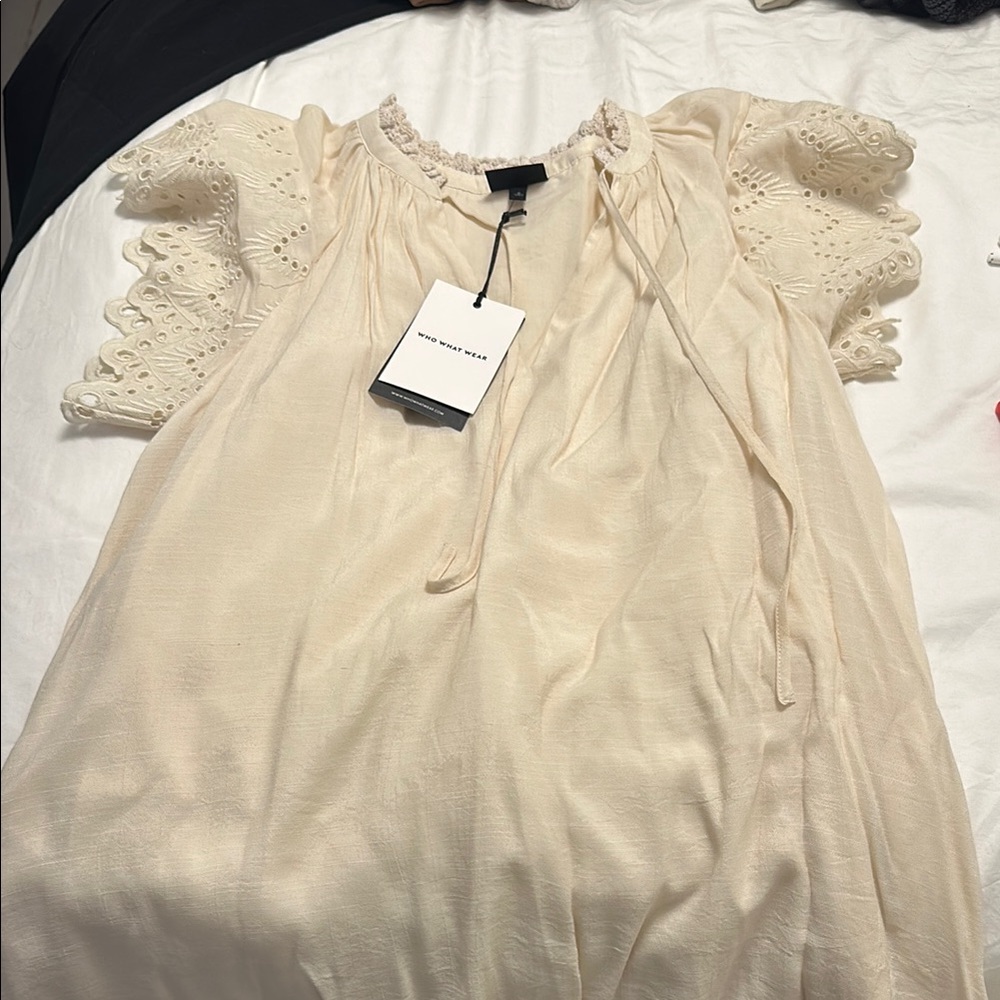Who What Wear Cream Lace Sleeve Blouse